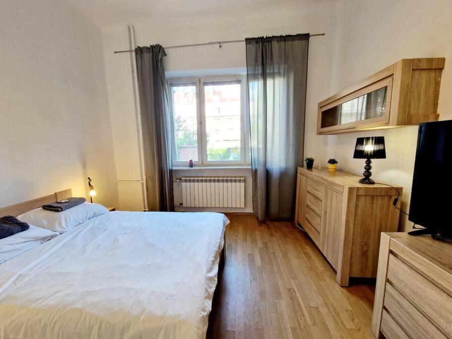 Apartament Niepodleglosci 84 Apartament